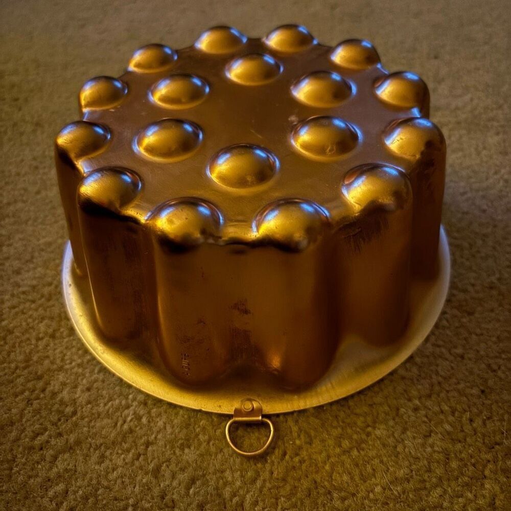 Copper-Tone Vintage Style Cake Mold - Decorative Baking Pan